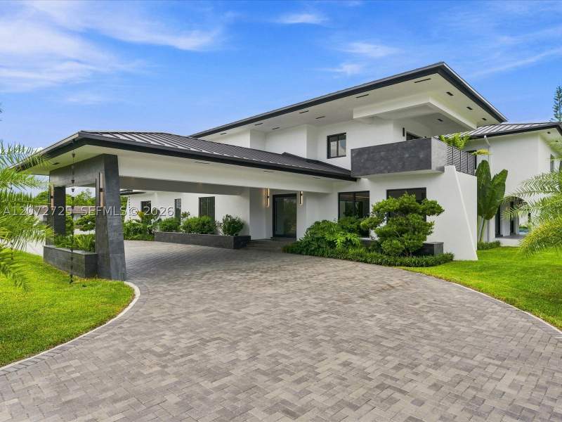 8 bedroom SingleFamilyResidence at 10201 SW 64th St, Miller Drive Estates, Miami — photo 3