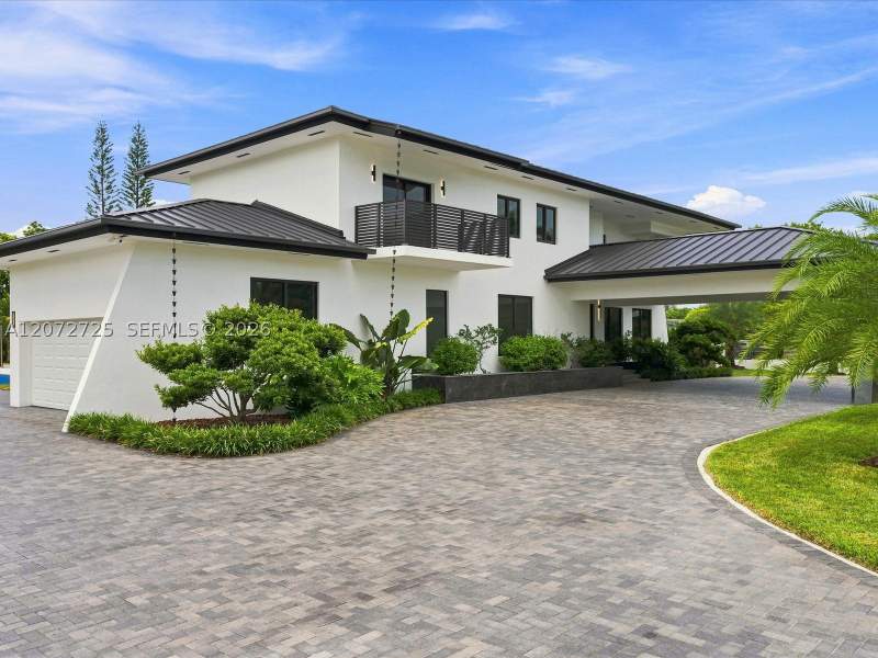 8 bedroom SingleFamilyResidence at 10201 SW 64th St, Miller Drive Estates, Miami — photo 4