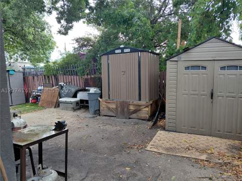 1530 NW 68th Ter, Miami FL - photo 9 of 13