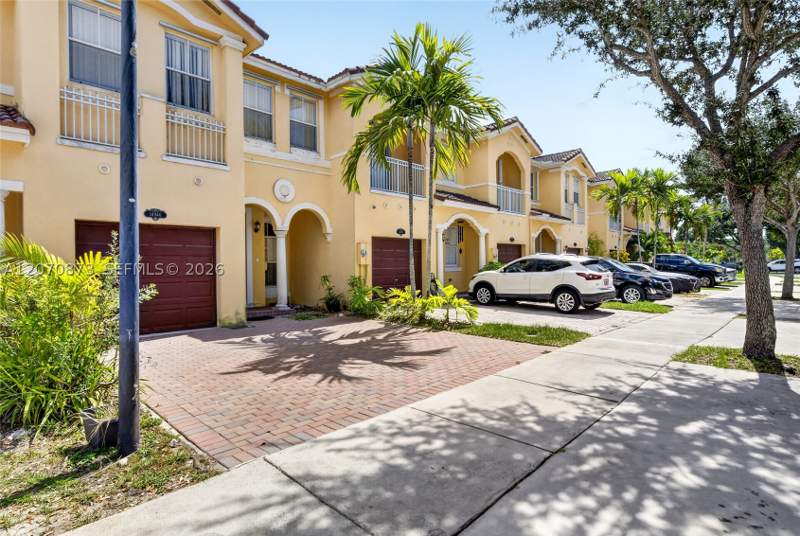 3 bedroom Townhouse at 14946 SW 9th Way, Grand Lakes Phase I, Miami — photo 2
