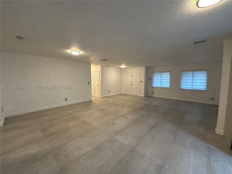 5 bedroom SingleFamilyResidence at 9461 SW 62nd St, Darlington Manor, Miami — photo 4