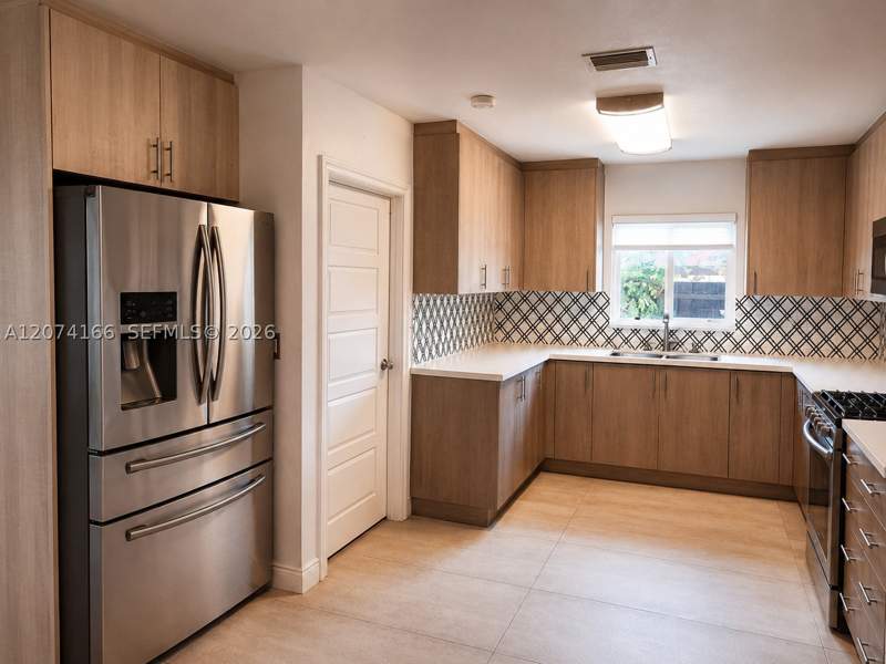 5 bedroom SingleFamilyResidence at 9461 SW 62nd St, Darlington Manor, Miami — photo 5