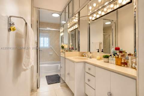 300 Bayview Dr 807, Sunny Isles Beach FL - photo 16 of 23