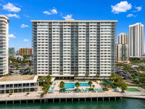 300 Bayview Dr 807, Sunny Isles Beach FL - photo 21 of 23