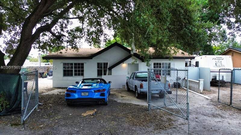 8 bedroom SingleFamilyResidence at 2500 NW 91st St, Oxford Park, Miami — photo 4