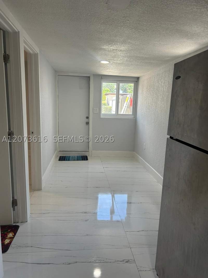 8 bedroom SingleFamilyResidence at 2500 NW 91st St, Oxford Park, Miami — photo 5