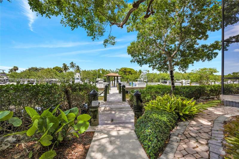 3 bedroom Townhouse at 5996 Paradise Point Dr, Royal Harbour Yacht Club, Palmetto Bay — photo 4