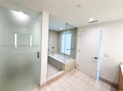 2411 Laguna circle 1503, North Miami FL - photo 13 of 30