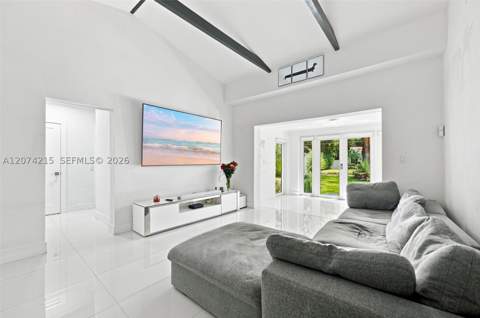367 NE 86th St, El Portal FL - photo 8 of 33