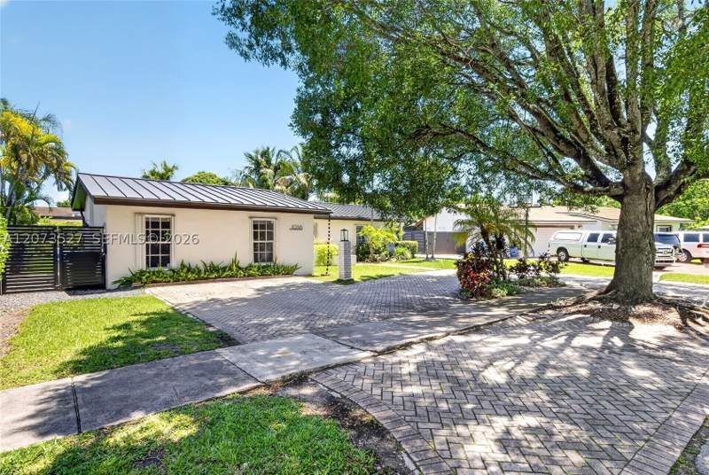 3 bedroom SingleFamilyResidence at 10315 SW 129th Ct, First Addn To Calusa Club, Miami — photo 4