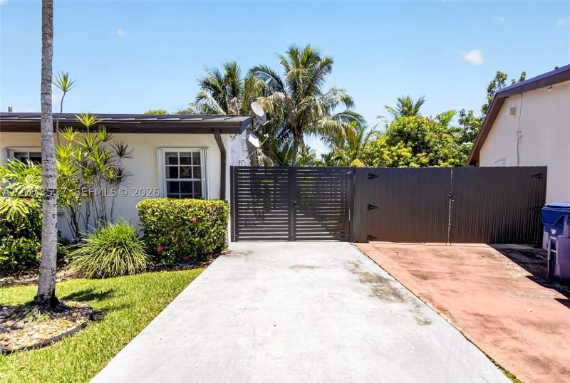 3 bedroom SingleFamilyResidence at 10315 SW 129th Ct, First Addn To Calusa Club, Miami — photo 5