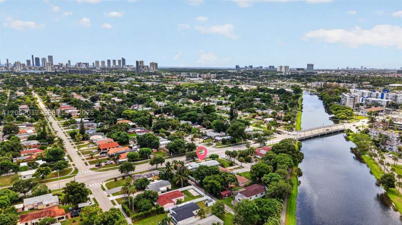 3 bedroom SingleFamilyResidence at 17200 NE 15th Ave, Fulford By Sea, North Miami Beach — photo 2