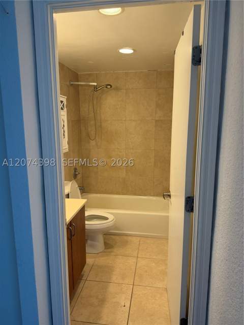 7501 E Treasure Dr 6K, North Bay Village FL - photo 7 of 11