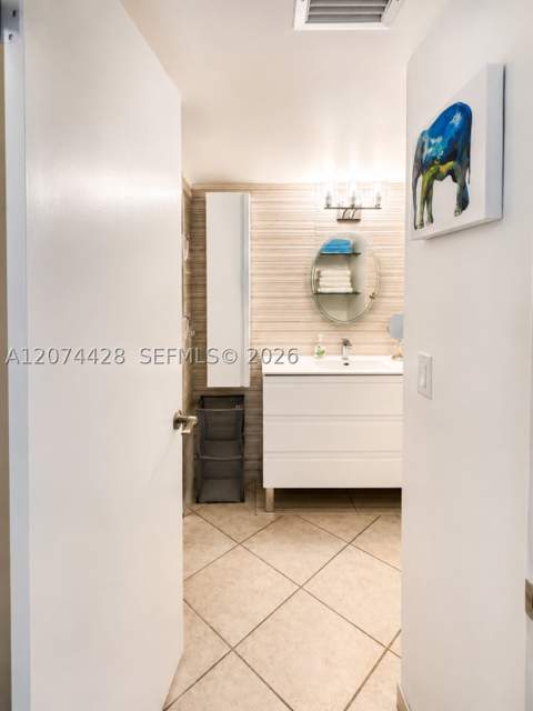 19701 E Country Club Dr 5605, Aventura FL - photo 13 of 37