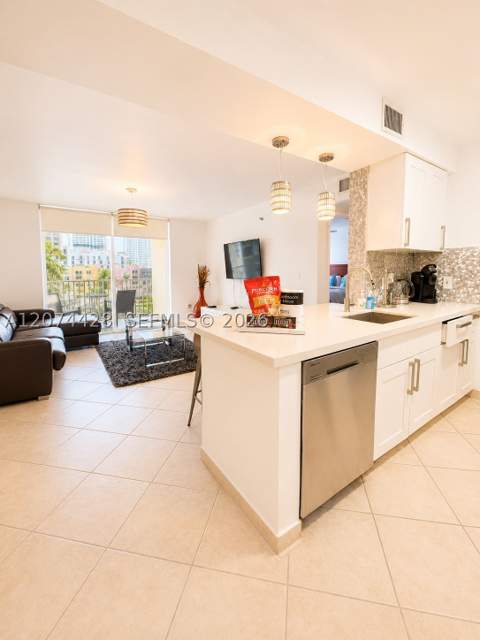 19701 E Country Club Dr 5605, Aventura FL - photo 9 of 37