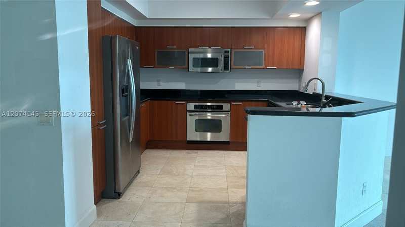 3 bedroom Condominium at 14951 Royal Oaks Ln 702, The Oaks I Condo, North Miami — photo 1
