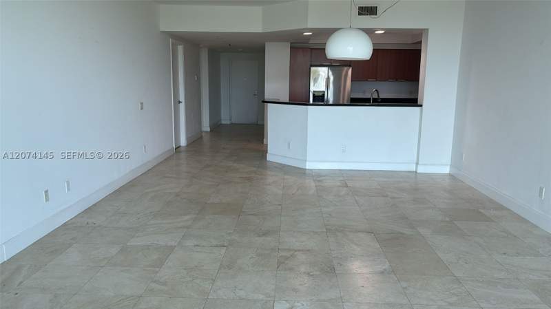 3 bedroom Condominium at 14951 Royal Oaks Ln 702, The Oaks I Condo, North Miami — photo 2