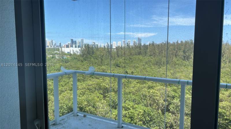 3 bedroom Condominium at 14951 Royal Oaks Ln 702, The Oaks I Condo, North Miami — photo 4