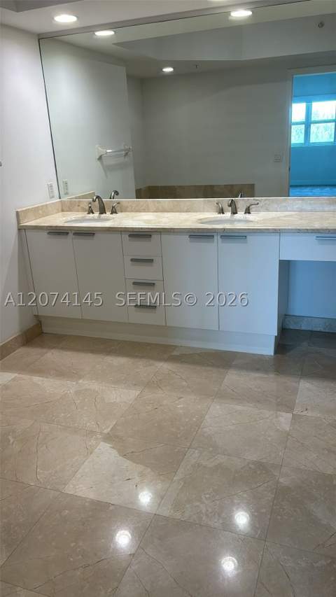 14951 Royal Oaks Ln 702, North Miami FL - photo 7 of 17