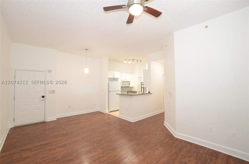 2 bedroom Condominium at 6001 SW 70th St 137, Valencia Condo, South Miami — photo 4