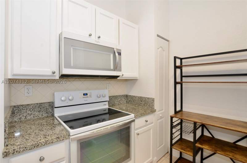 2 bedroom Condominium at 6001 SW 70th St 137, Valencia Condo, South Miami — photo 5