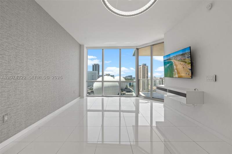 1 bedroom Condominium at 851 NE 1st Ave 1506, Paramount Miami Worldcent, Miami — photo 4