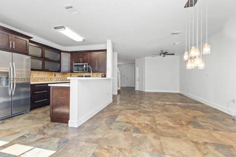 7809 NW 114th Path, Doral FL - photo 10 of 37