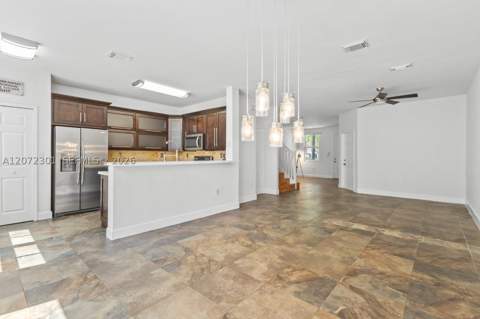 7809 NW 114th Path, Doral FL - photo 9 of 37