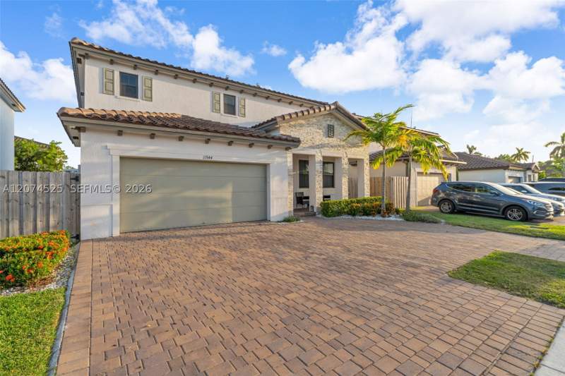 5 bedroom SingleFamilyResidence at 11944 SW 240th St, Estates At Silver Palm, Homestead — photo 4