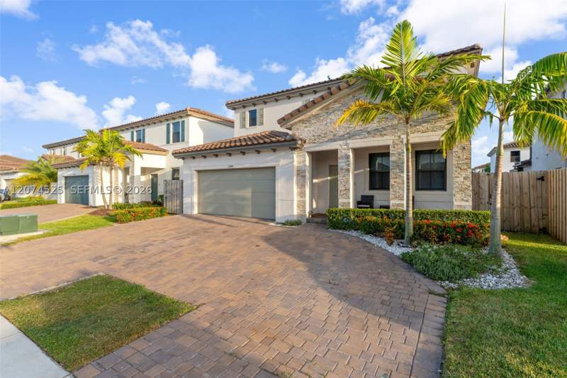 5 bedroom SingleFamilyResidence at 11944 SW 240th St, Estates At Silver Palm, Homestead — photo 5