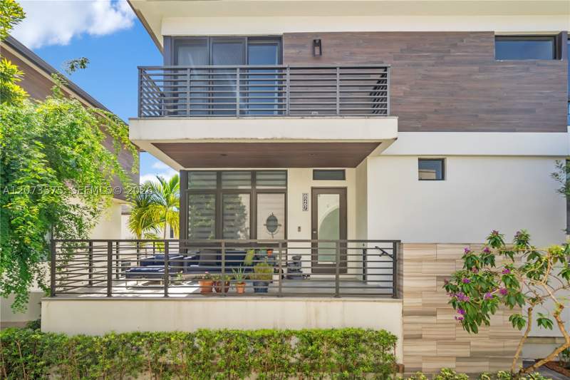 4 bedroom SingleFamilyResidence at 8267 NW 48th St, Downtown Doral South Phas, Doral — photo 2