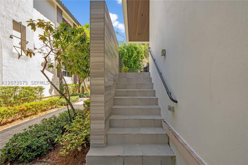 4 bedroom SingleFamilyResidence at 8267 NW 48th St, Downtown Doral South Phas, Doral — photo 4