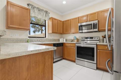 9033 W 33rd Avenue, Hialeah FL - photo 9 of 27