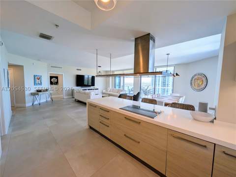 17301 Biscayne Blvd 1501, North Miami Beach FL - photo 6 of 31