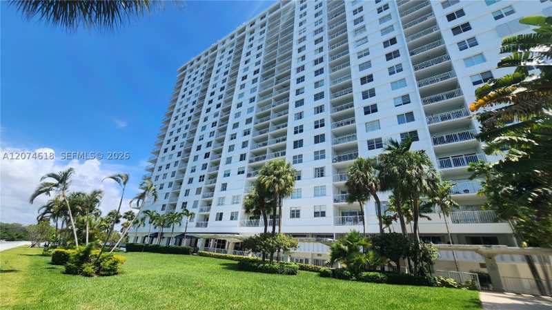 1 bedroom Condominium at 500 Bayview Dr 1725, Arlen House West Condo, Sunny Isles Beach — photo 1