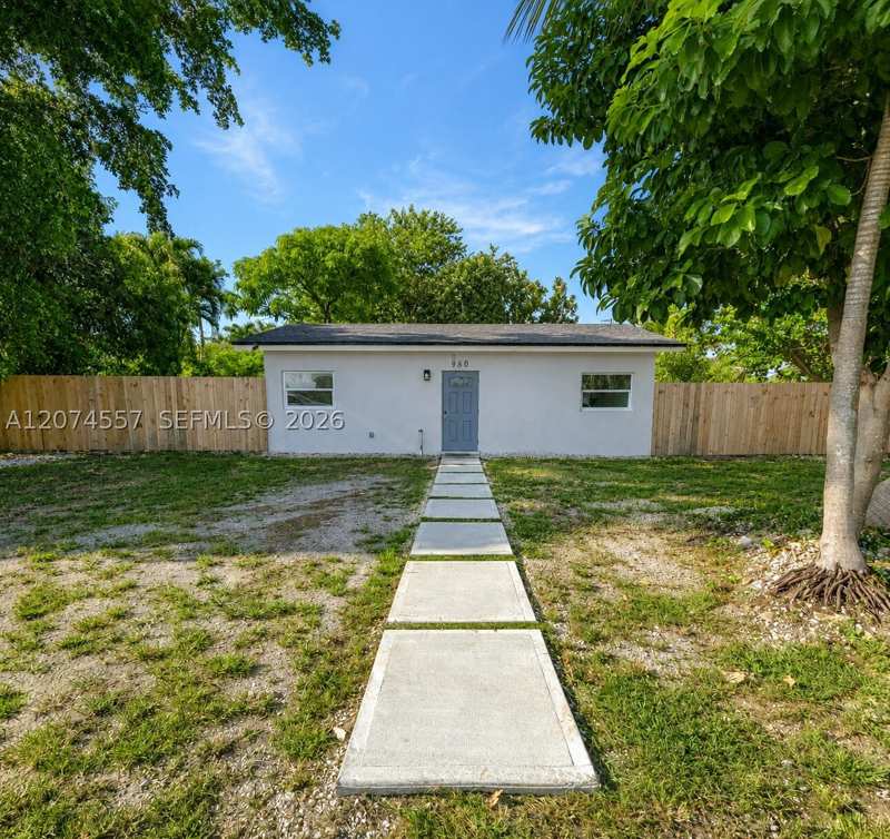 3 bedroom SingleFamilyResidence at 980 NW 13th St, Newport, Homestead — photo 1