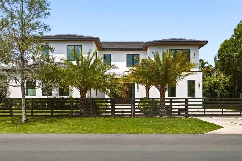 6 bedroom SingleFamilyResidence at 9840 SW 73rd Ct, Hillmont, Pinecrest — photo 2