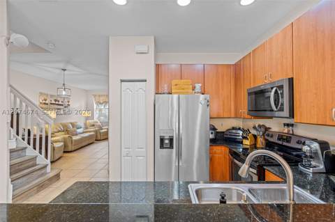 1034 NE 30th Ave, Homestead FL - photo 10 of 35