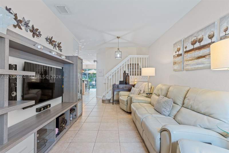 4 bedroom Townhouse at 1034 NE 30th Ave, Villas At Portofino East, Homestead — photo 2