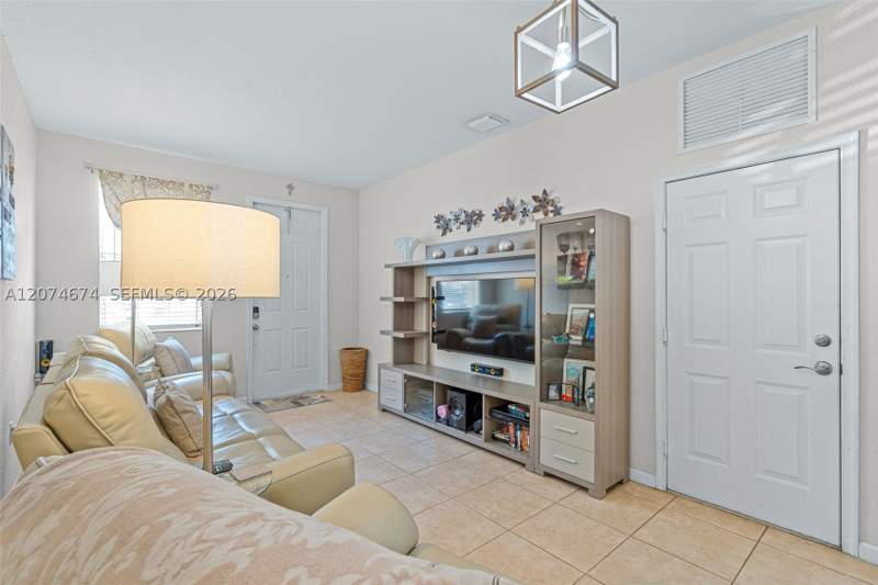 4 bedroom Townhouse at 1034 NE 30th Ave, Villas At Portofino East, Homestead — photo 3