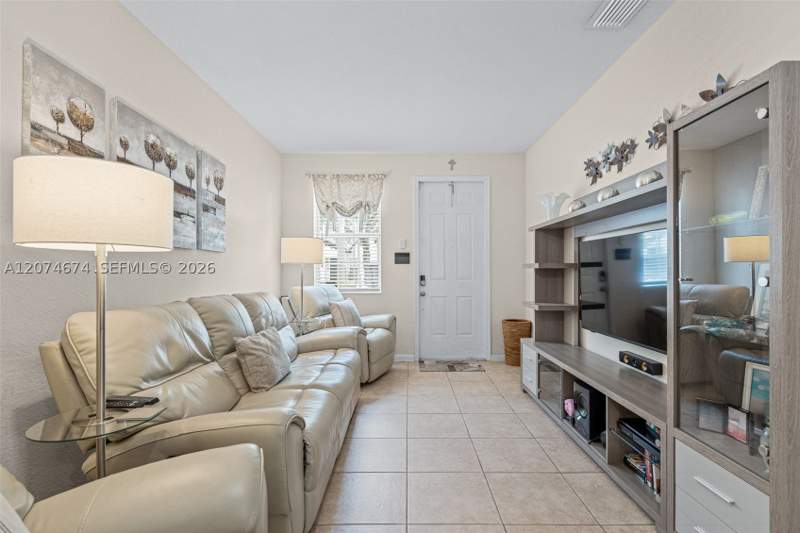 4 bedroom Townhouse at 1034 NE 30th Ave, Villas At Portofino East, Homestead — photo 4