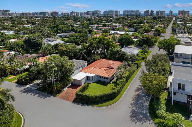 3 bedroom SingleFamilyResidence at 8901 Hawthorne Ave, Second Amd Plat Of Norman, Surfside — photo 1