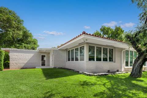 8901 Hawthorne Ave, Surfside FL - photo 12 of 16