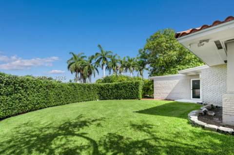 8901 Hawthorne Ave, Surfside FL - photo 14 of 16