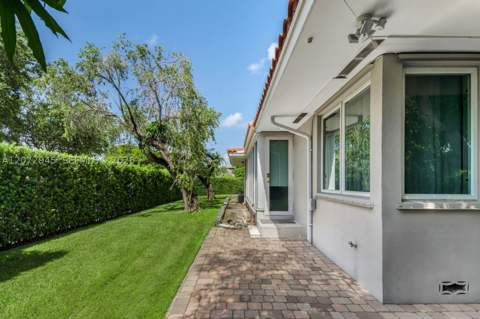 8901 Hawthorne Ave, Surfside FL - photo 15 of 16