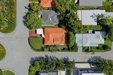 8901 Hawthorne Ave, Surfside FL - photo 7 of 16