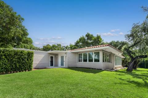 8901 Hawthorne Ave, Surfside FL - photo 8 of 16