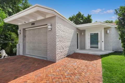 8901 Hawthorne Ave, Surfside FL - photo 9 of 16