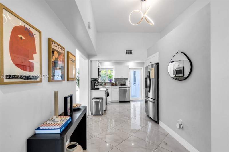 2 bedroom SingleFamilyResidence at 8911 N Miami Ave, El Portal Sec 3, El Portal — photo 4
