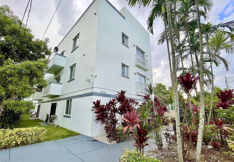 1 bedroom Condominium at 7516 NE 1 Avenue 302, Le Terrace Condo, Miami — photo 1
